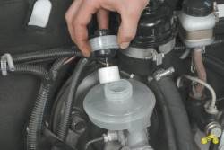 8.4 Замена тормозной жидкости Chevrolet Niva 2002+