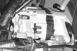 4.3.2 Проверка и регулировка натяжения ремня привода генератора и насоса гидроусилителя рулевого управления Daewoo Lanos 1997+