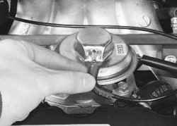 5.16.3 Снятие, проверка и установка пневматического клапана рециркуляции отработавших газов Daewoo Lanos 1997+