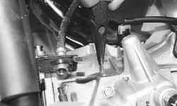 6.1.7 Замена шланга и трубки гидропривода выключения сцепления Daewoo Lanos 1997+