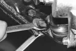 7.1.7 Замена шаровой опоры амортизаторной стойки Daewoo Lanos 1997+