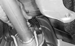 9.11.3 Замена переднего троса привода стояночного тормоза Daewoo Lanos 1997+