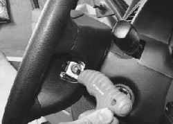 11.14.3 Снятие и установка подушки безопасности водителя Daewoo Lanos 1997+
