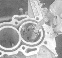 3.3.17 Хонингование зеркал цилиндров Хонда Аккорд 1998
