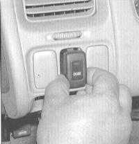 12.8 Проверка исправности функционирования и замена выключателей панели Хонда Аккорд 1998