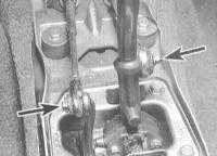 13.1.2 Снятие и установка привода и рычага переключения передач Хонда Аккорд 1998