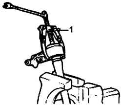 Использование специального инструмента 09517–43001 (1) для снятия кронштейна центрального подшипника с промежуточного вала