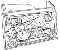 14.20 Снятие и установка обивки двери Mazda 323
