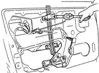 14.21 Снятие и установка стекла/стеклоподъемника передней двери Mazda 323