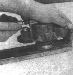 12.5 Суппорт дискового тормоза - снятие, переборка и установка Митсубиси Кольт