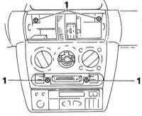5.4.3 Снятие и установка блока управления отоплением Opel Corsa