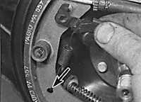 8.7 Замена задних тормозных колодок на барабанных тормозах Opel Vectra B