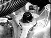 2.4.7 Проверка уровня масла в механической коробке передач Opel Astra A