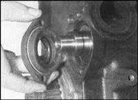 4.4.6 Снятие и установка промежуточного вала (дизельный двигатель) Skoda Felicia