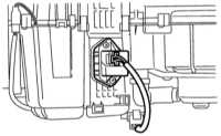 5.3.2 Снятие и установка резистивной сборки приводного электромотора   вентилятора отопителя Subaru Legacy Outback