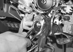 Снятие и установка электромеханического усилителя рулевого управления