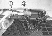 13.4.19 Снятие и установка форсунок стеклоомывателя БМВ 3 (E46)