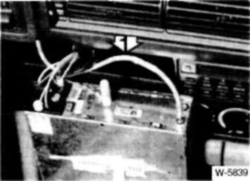 23.8.6 Магнитола Bavaria Electronic. Снятие БМВ 5 (E34)