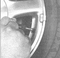 2.6 Проверка состояния шин и давления их накачки Хонда Аккорд 1998
