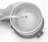 4.9 Снятие и установка электромотора привода вентилятора отопителя Хонда Аккорд 1998