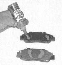 9.2 Замена тормозных колодок дисковых тормозных механизмов Хонда Аккорд 1998