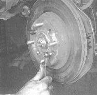 9.4 Проверка состояния, снятие и установка тормозного диска Хонда Аккорд 1998