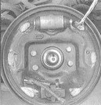 9.5 Замена башмаков барабанных тормозных механизмов задних колес Хонда Аккорд 1998