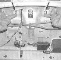 11.27 Снятие и установка задней полки Хонда Аккорд 1998
