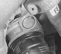 4.3.12 Снятие и установка клапана термостата масляного радиатора Opel Kadett E