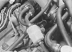 2.5.2 Замена топливного фильтра Peugeot 405