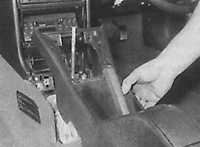13.32 Центральная консоль Peugeot 405