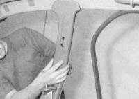 12.26 Снятие и установка компонентов ремней безопасности Renault Megane