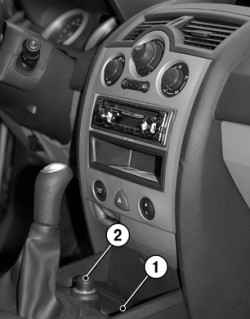 1.3.20 Розетка питания дополнительного оборудования Renault Megane 2