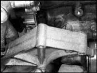 4.17 Осмотр и замена опор двигателя / трансмиссии Saab 9000