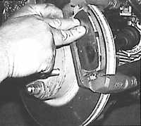 10.3 Замена тормозных колодок на дисковых тормозах Субару Легаси 1990-1998 г.в.