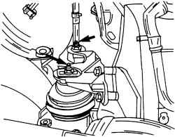 Гайки крепления (показаны стрелками) правой опоры подвески двигателя